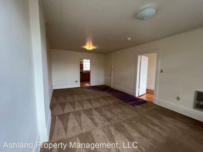 Building Photo - 1 br, 1 bath House - 13 N Main St #3