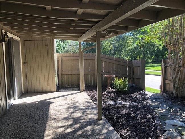Building Photo - 12223 Glenview Dr