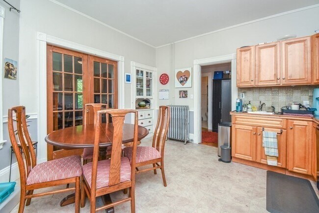 Cocina - 192 Auburndale Ave