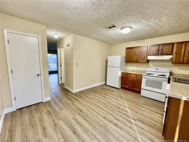 Foto del edificio - 5846 Aftonshire Dr