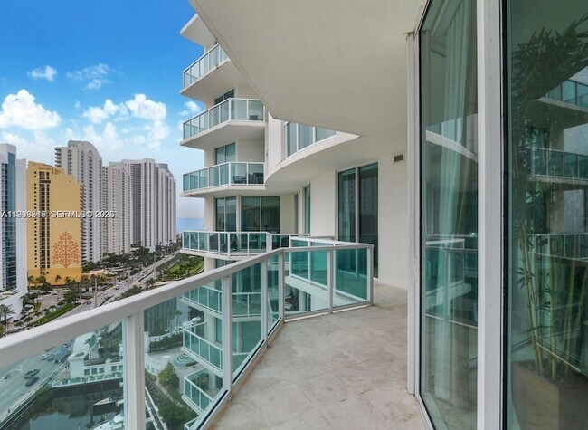 Foto del edificio - 150 Sunny Isles Blvd
