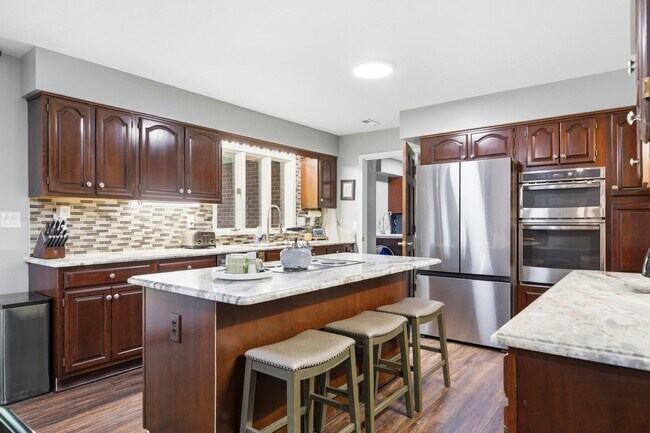 Foto del edificio - 1126 Somerset Ln