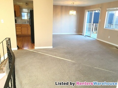 Building Photo - 7113 W Roxbury Pl