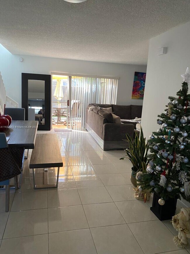 Foto del edificio - 5251 SW 121st Ave