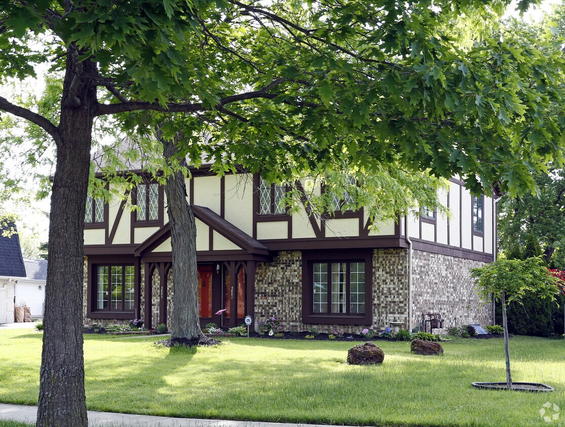 Building Photo - 5803 Cresthaven Ln