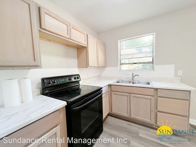 Building Photo - 3 br, 1 bath House - 211 Coral Drive