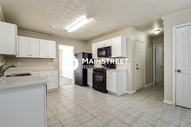 Building Photo - 4 Bedroom Pet-Friendly Home in Lawrencevil...