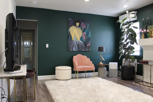 Foto del edificio - 323 N Vendome St