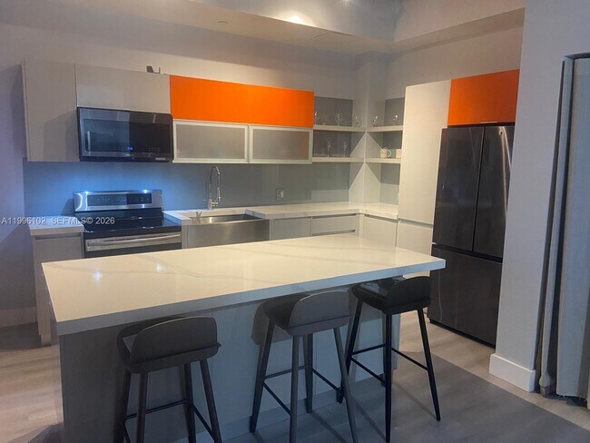 Foto del edificio - 10 SW South River Dr