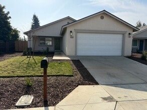 Building Photo - 2434 W Park Dr