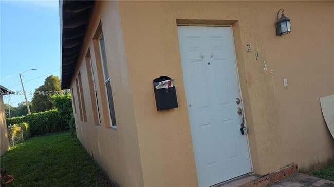 Building Photo - 2924 SW 26th St