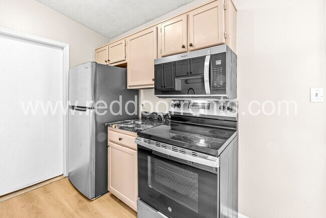 Foto del edificio - Spacious 4-Bedroom Home in Franklin Township