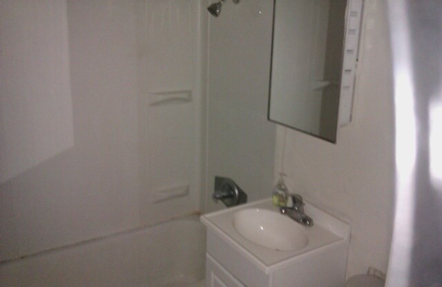 Foto del edificio - 2345 W Jefferson St