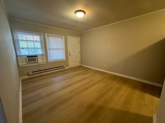 Building Photo - 305 Bonnie St. ~ Bonnie Doone