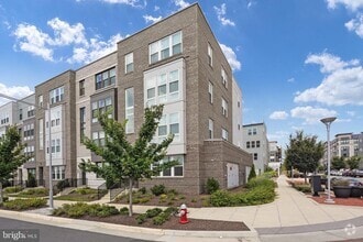 Building Photo - 13412 Arrowbrook Centre Dr