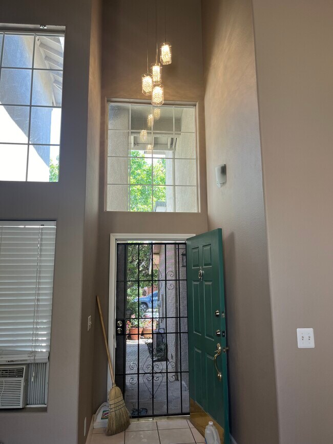 Foto del edificio - 16655 San Gabriel Ct