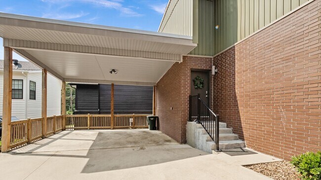 Building Photo - 723 N Oakland Ave