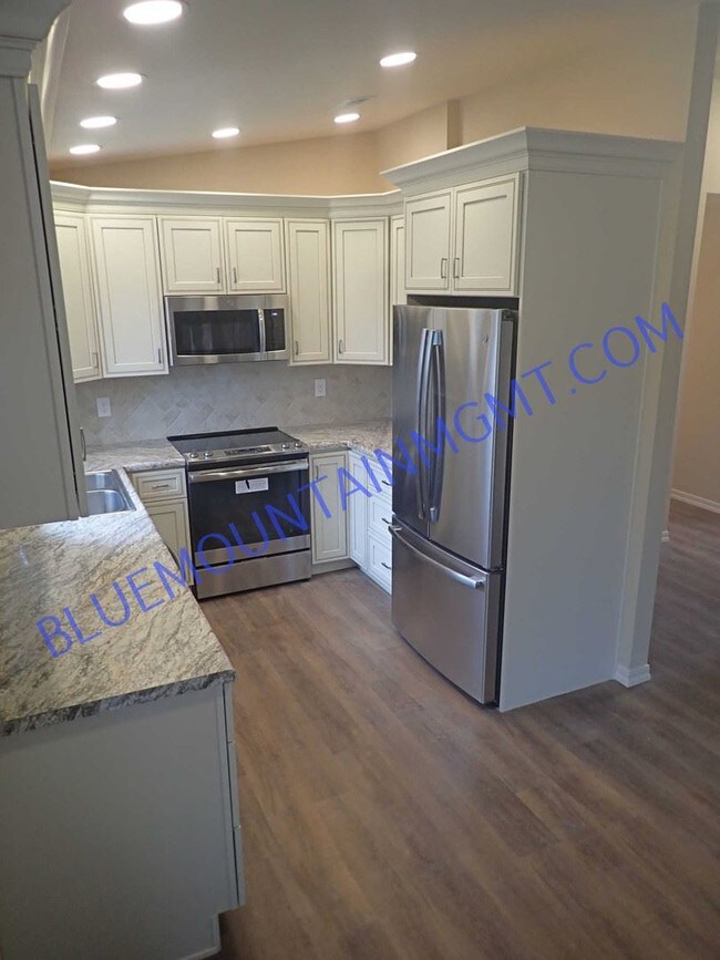 Building Photo - 3 br, 1.5 bath House - 3555 Rockhampton Court