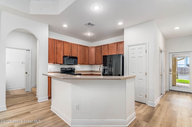 Building Photo - 208 Tin Roof Ave