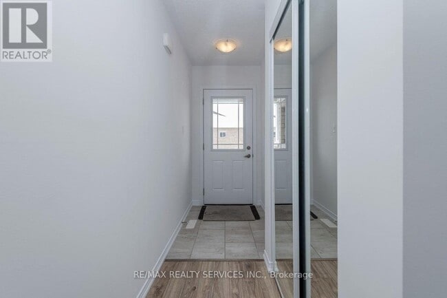 Building Photo - 215 Diana Dr