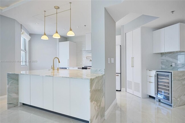 Building Photo - 4201 Collins Ave