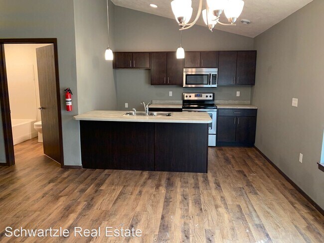 Building Photo - 810 Ruud Ln