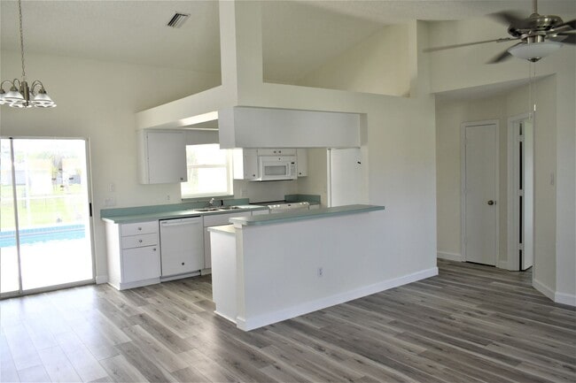 Building Photo - 3 br, 2 bath House - 126 Broadmoor Lane