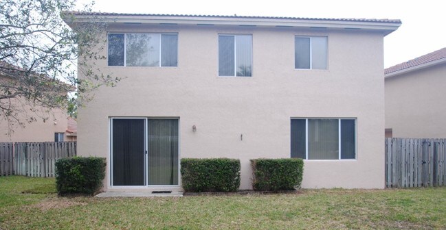 Foto del edificio - 4982 Pebblebrook Ter