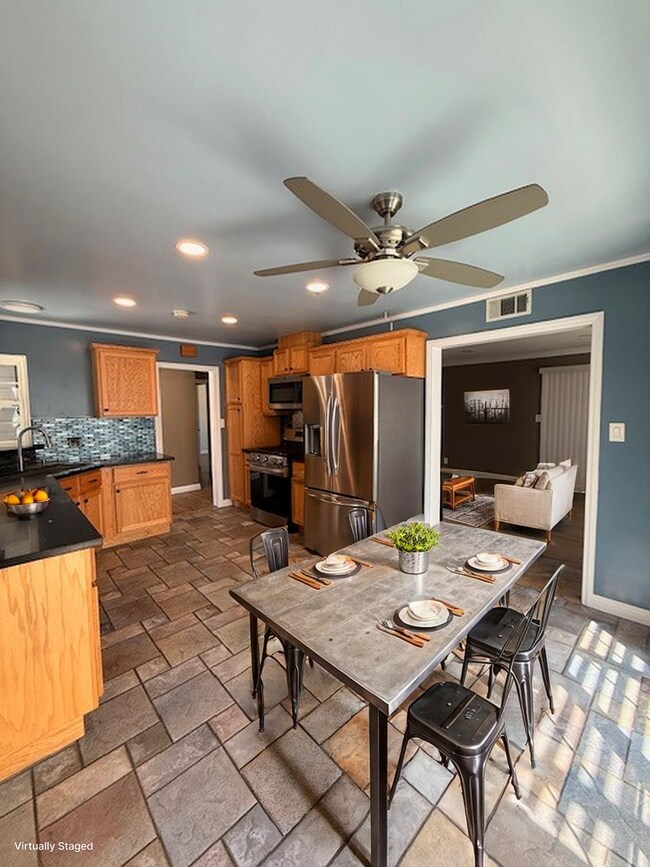 Building Photo - FULLERTON Single-Story POOL Home 4bed/2bath