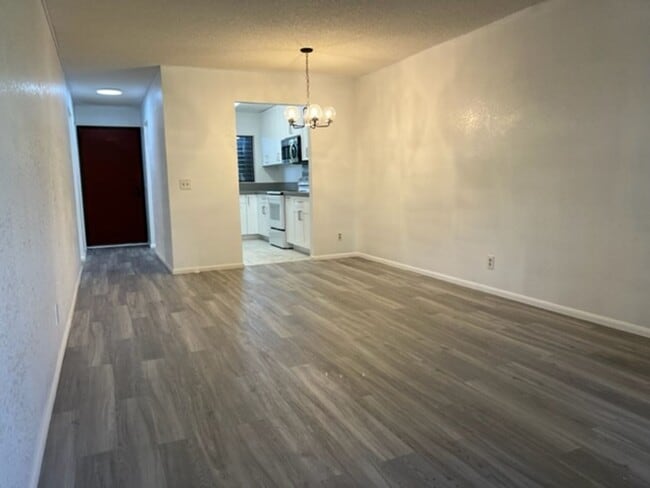 Photo - Upgraded Spacious 2 Bedrooms, 2 Full Bath ... House