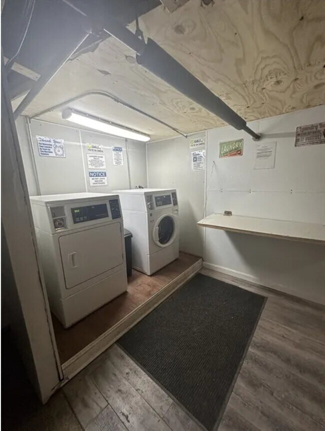 Common space On-site laundromat 24/7 access - 65 Manchester St