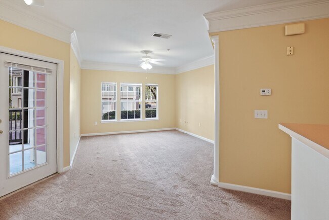 Foto del edificio - 2 bedroo 2-bathroom ground floor with screened patio for rent Wilmington Island