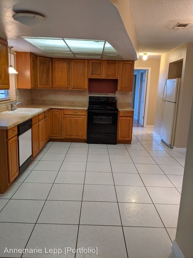 Building Photo - 3 br, 2 bath House - 3722 Kitty Hawk Ave #1