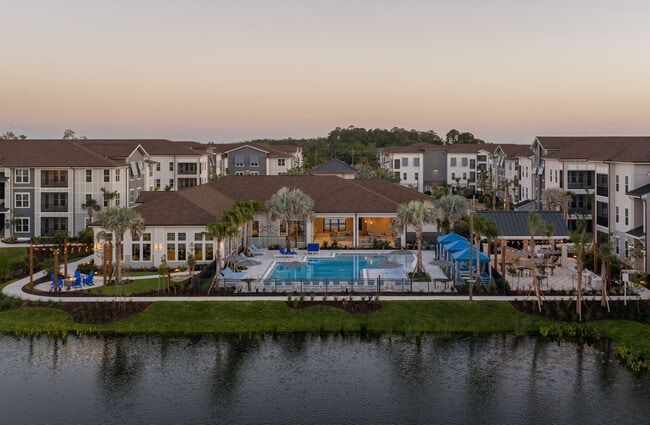 Building Photo - Aventon Lake Conway