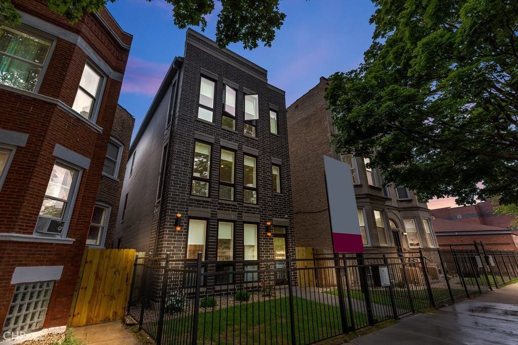 Primary Photo - 5030 S Prairie Ave