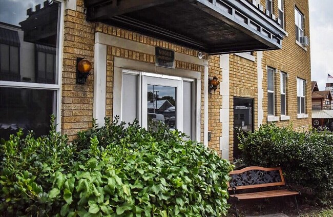 Foto del edificio - 1611 S Main St