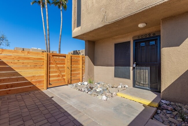 Building Photo - 3 Bedroom Townhome with yard