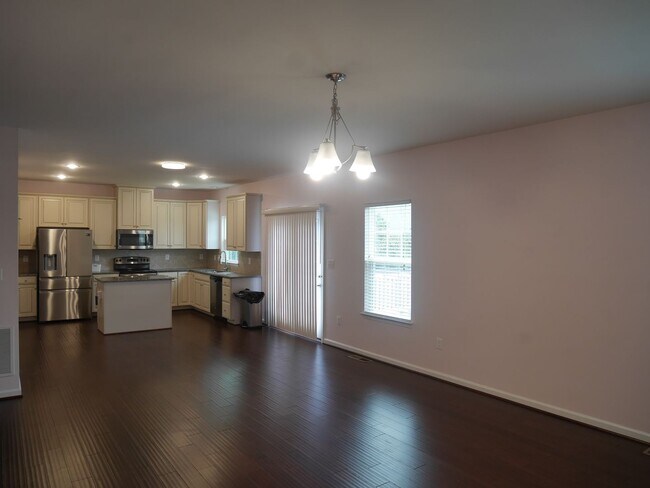 Foto del edificio - Elegant 4-Bedroom Single-Family Home with ...