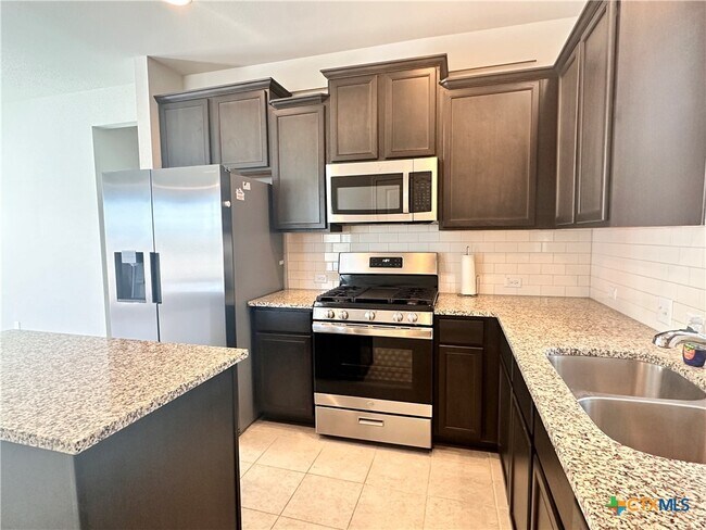 Foto del edificio - 137 Rustic Glen Dr