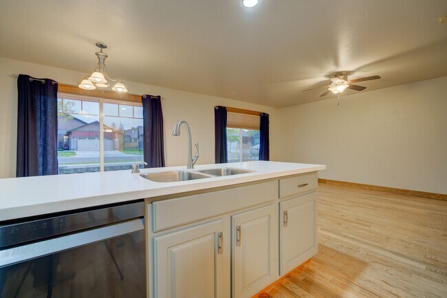 Foto del edificio - Laurel Glen Condo For Lease