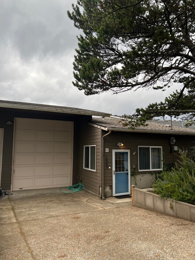 Foto principal - 1007 NW Lake St