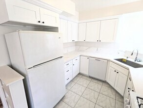 Building Photo - 1743 N Edgemont St