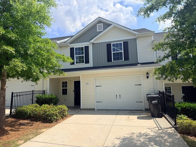 Foto del edificio - Lovely 3 bedroom/2.5 bath townhome