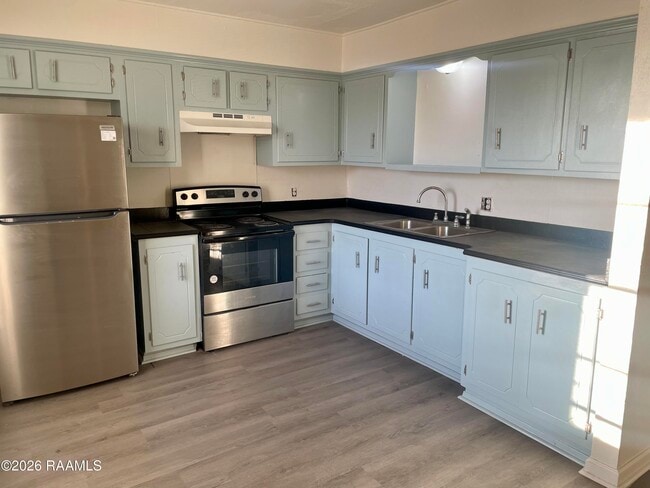 Building Photo - 391 W Railroad Ave