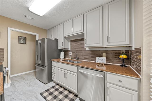Foto del edificio - 721 Oakwood Ln