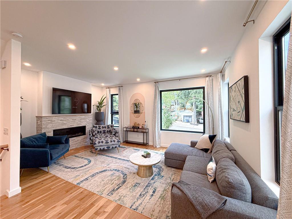 Foto principal - 825 Barnett St NE