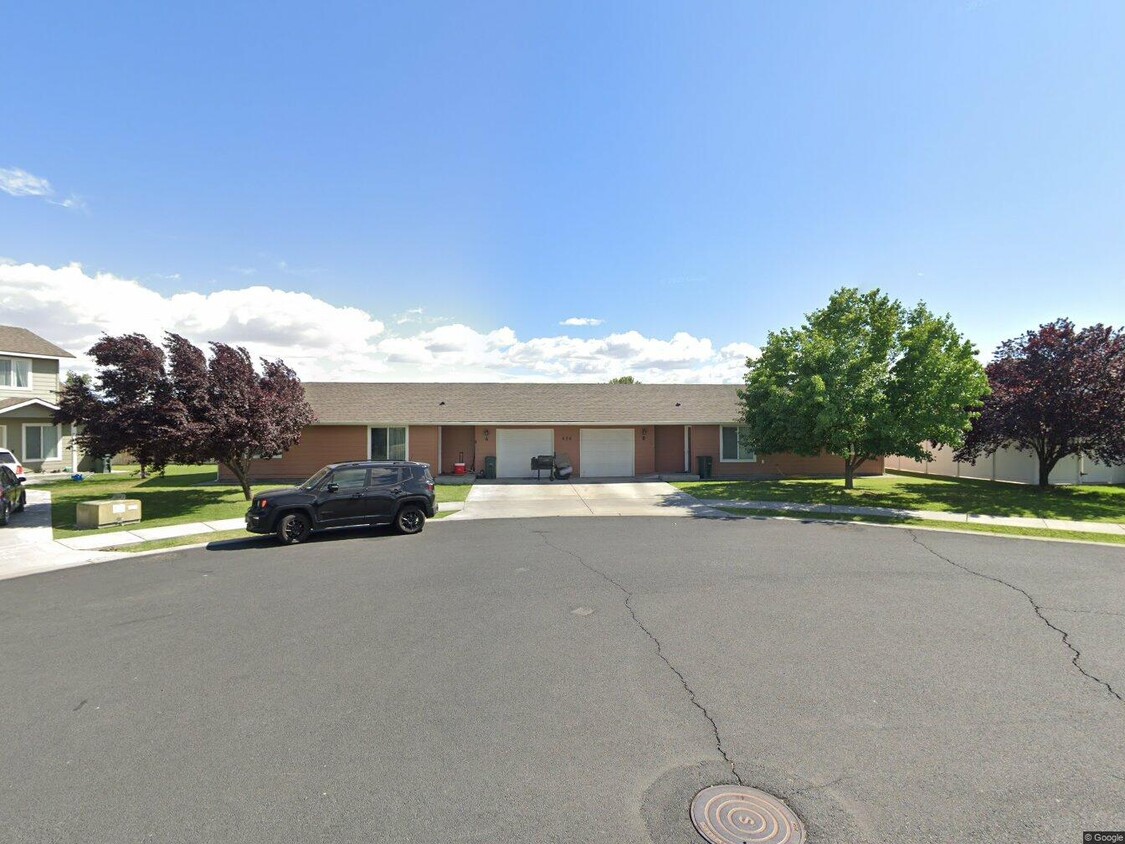 Primary Photo - 626 NE Willow Ct