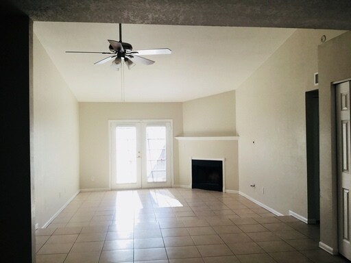 Foto del edificio - 2 bed 2 bath Town-home Gated  in Central Phoenix!