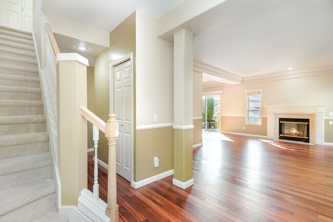 Foto del edificio - Town house available in desirable woodinville