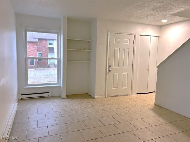 Foto del edificio - 201 Burton Dr